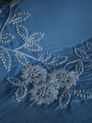画像4: Napperon Bleu fleurs blanc
