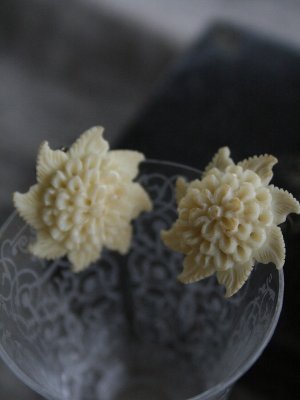 画像2: Boucles d'oreilles fleurs gravees